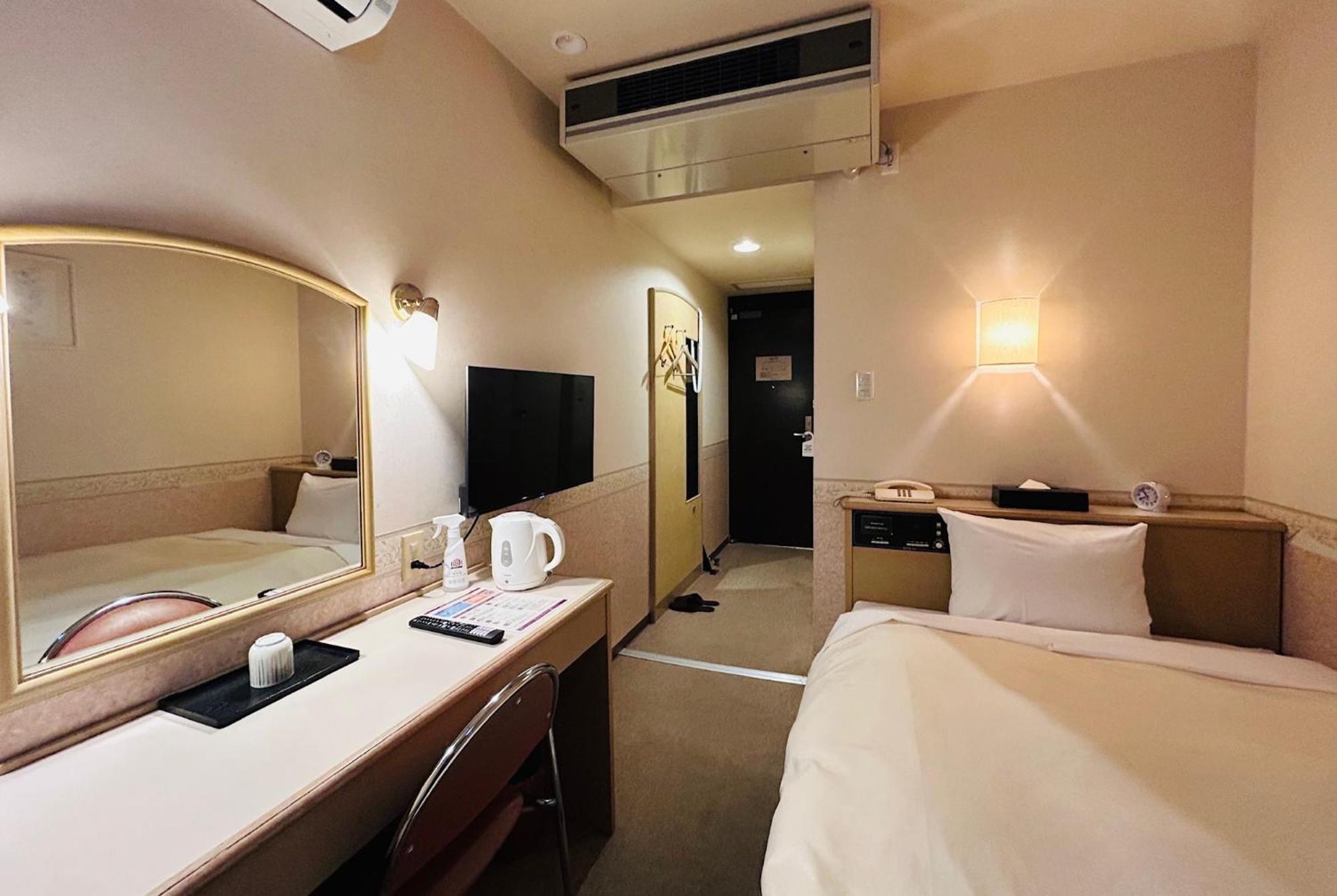 Hotel Crown Hills Kanazawa Exteriör bild